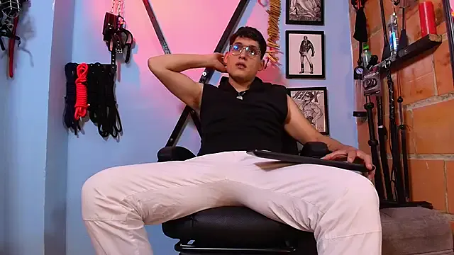 Awesomelusty – webcam model profile photo Image 7