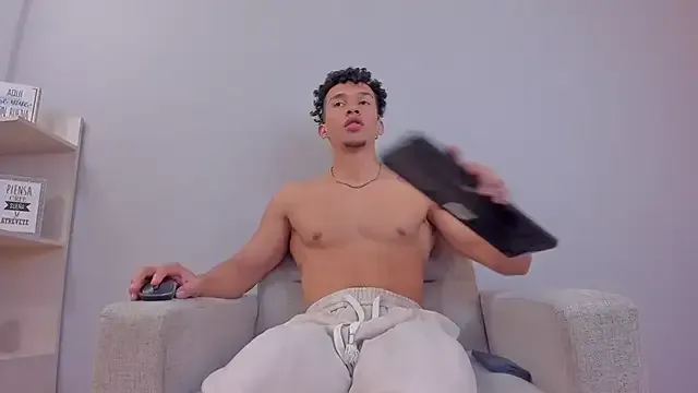 oxo_yuna_oxo – webcam model profile photo Image 14