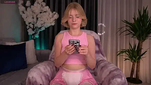 oxo_yuna_oxo – webcam model profile photo Image 12