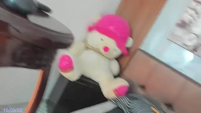 Mia--meow – webcam model profile photo Image 15