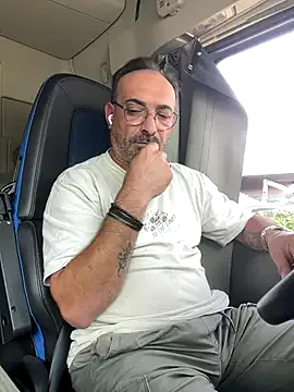 Yui-Ch – webcam model profile photo Image 14