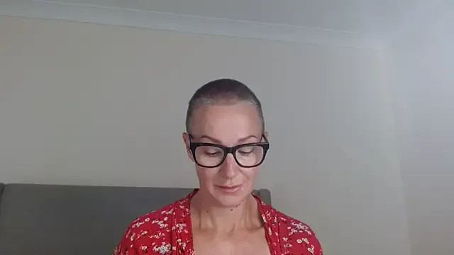 oxo_yuna_oxo – webcam model profile photo Image 7