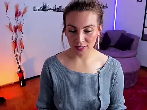 Josephine – webcam model profile photo Image 10