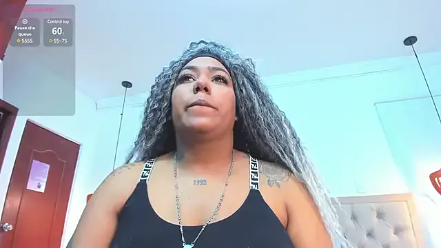 AllaRoberts – webcam model profile photo Image 3