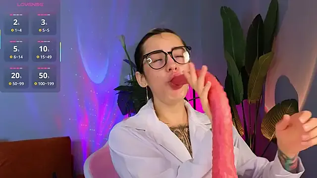 oxo_yuna_oxo – webcam model profile photo Image 6