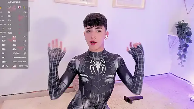 hintly – webcam model profile photo Image 12