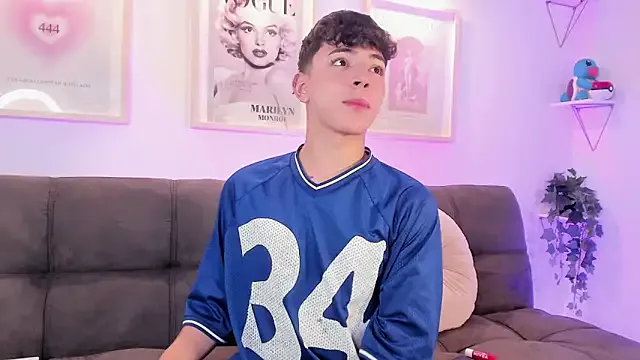 hintly – webcam model profile photo Image 13