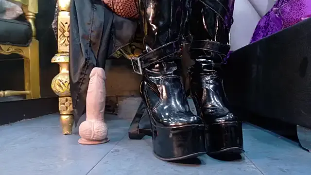 Awesomelusty – webcam model profile photo Image 2