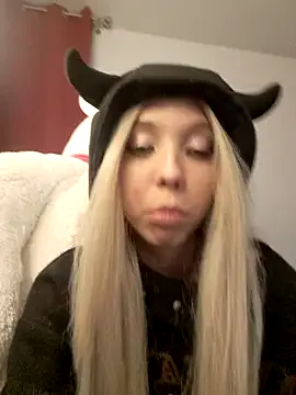 hina_porn – webcam model profile photo Image 6