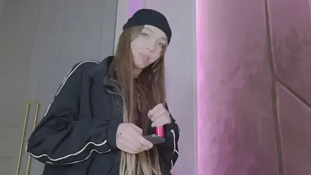 hina_porn – webcam model profile photo Image 8