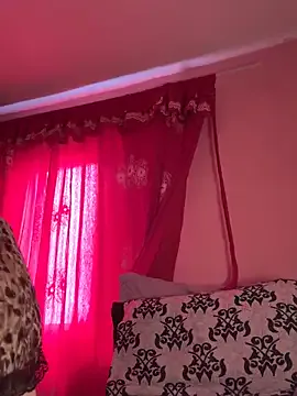 roouse – webcam model profile photo Image 5