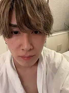 roouse – webcam model profile photo Image 12