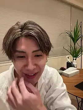 roouse – webcam model profile photo Image 4