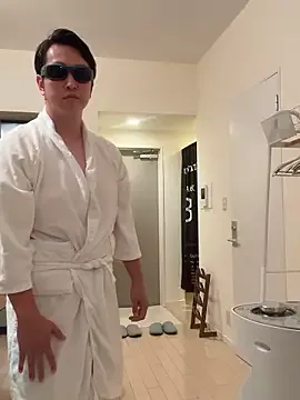 roouse – webcam model profile photo Image 9