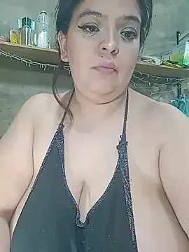 oxo_yuna_oxo – webcam model profile photo Image 3