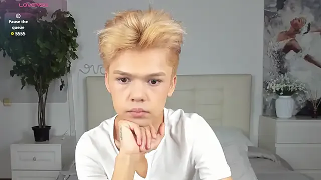 hina_porn – webcam model profile photo Image 4