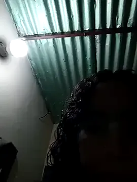 Awesomelusty – webcam model profile photo Image 4