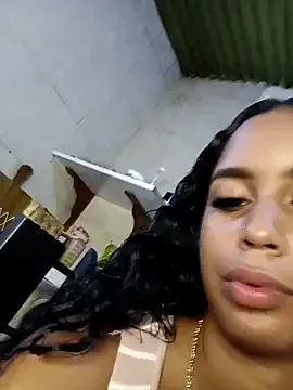 Awesomelusty – webcam model profile photo Image 9