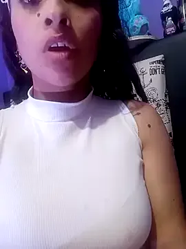 Fox_Roxxan – webcam model profile photo