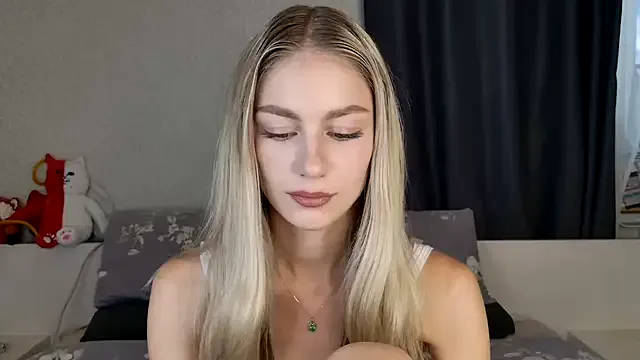 Awesomelusty – webcam model profile photo Image 12