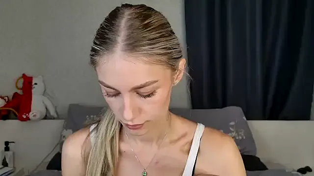 Awesomelusty – webcam model profile photo Image 13