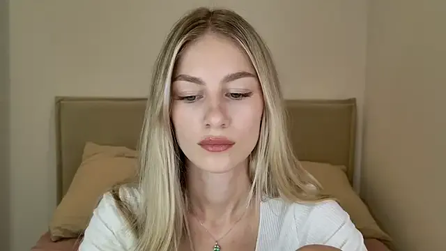 Awesomelusty – webcam model profile photo Image 14