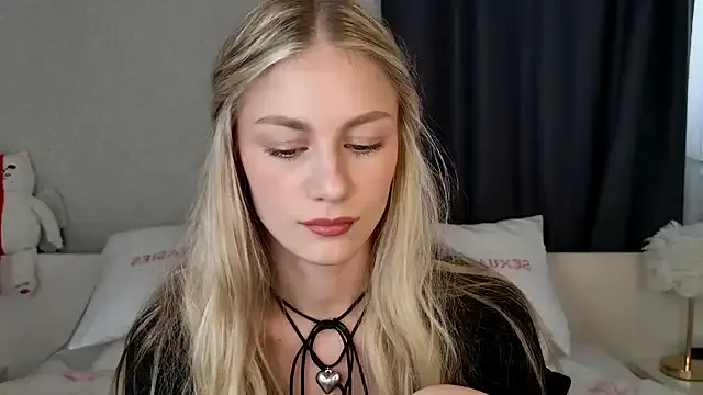 Awesomelusty – webcam model profile photo Image 2