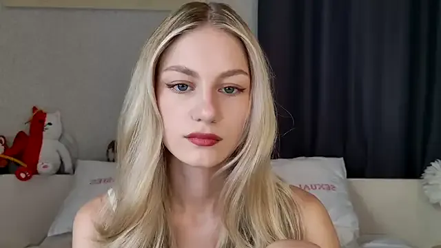 Awesomelusty – webcam model profile photo Image 3