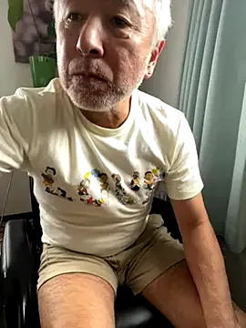 roouse – webcam model profile photo Image 11