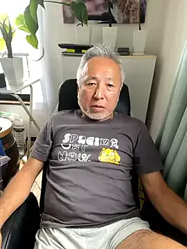 roouse – webcam model profile photo Image 4