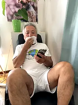 roouse – webcam model profile photo Image 9