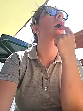 Queen_sofiyaa – webcam model profile photo Image 4