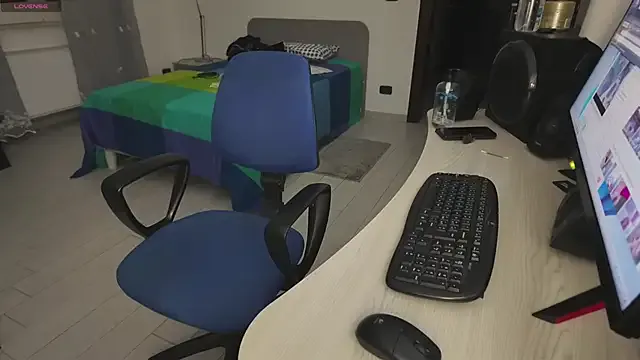 Yui-Ch – webcam model profile photo Image 4