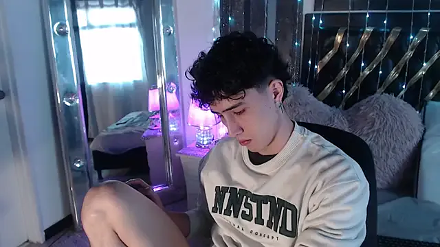 paroncho – webcam model profile photo Image 14