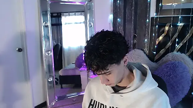 paroncho – webcam model profile photo Image 3