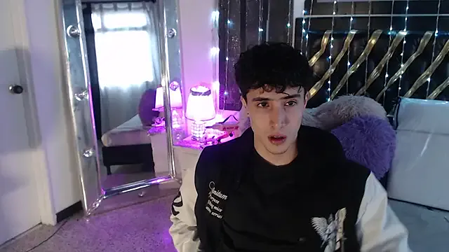 paroncho – webcam model profile photo Image 6