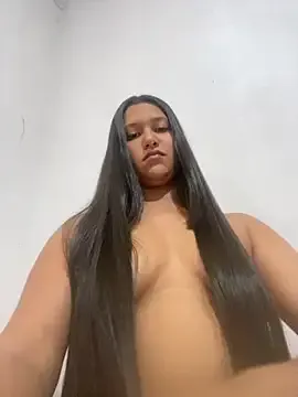 Awesomelusty – webcam model profile photo Image 3