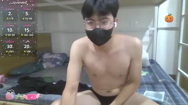 Yui-Ch – webcam model profile photo Image 4