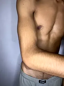 roouse – webcam model profile photo Image 17