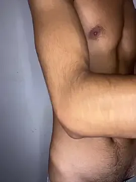 roouse – webcam model profile photo Image 18