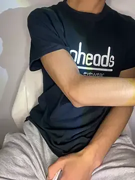 roouse – webcam model profile photo Image 3