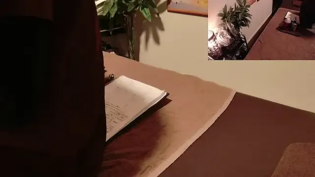 roouse – webcam model profile photo Image 7