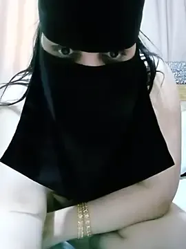 roouse – webcam model profile photo Image 2