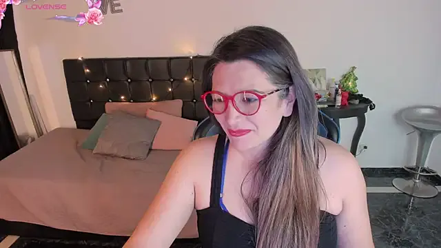 Queen_sofiyaa – webcam model profile photo Image 3