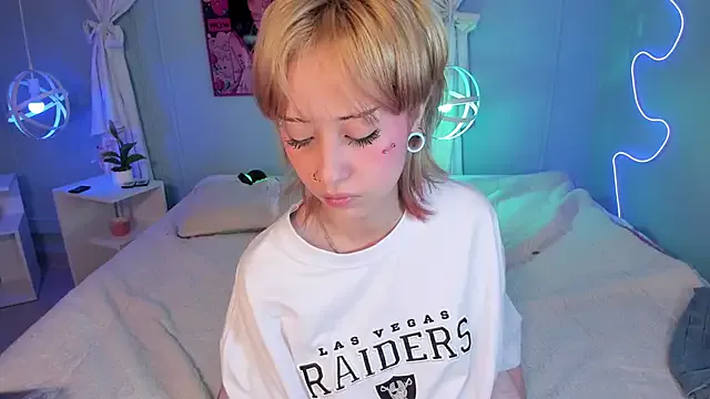 KateGale – webcam model profile photo Image 9