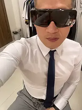 PumaShyXD – webcam model profile photo Image 2