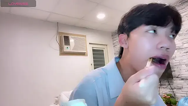 PumaShyXD – webcam model profile photo Image 13