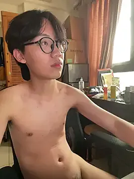 PumaShyXD – webcam model profile photo Image 5