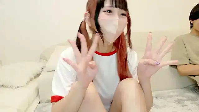 roouse – webcam model profile photo Image 15