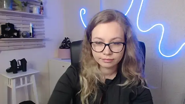 holly_xglam – webcam model profile photo